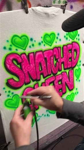 🔥👑 Timelapse airbrushing Snatched Queen 👑 Hot pink 💖 fuchsia 💗 on a fluorescent green background 💚🔥 Bold graffiti vibes, hearts ❤️, pure street energy ⚡ #snatched #queen #airbrush #graffitiletters #fyp