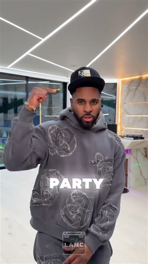 Singapore, are you ready? Jason Derulo has a special message for you! He’s coming to Singapore and wants YOU there for an epic night of music! Come join him as he performs throwback hits, new tracks, and everything in between—all live on stage! Don’t miss the energy, the moves, and the party of the year!   20 March 2025  Singapore Expo Hall 7 GET YOUR TICKETS NOW ➡️ https://bit.ly/4gy9DjU | SISTIC | Facebook
