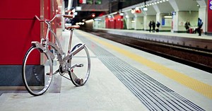 Sada hubless bike folds down to the size of an umbrella