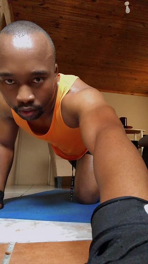 It’s push-up challenge can you do it let’s see if you can finish it or not #pushups #upchallenge #workoutmotivation #fitmezthestar