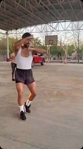 Está instructore tiene sus movimiento claros y decisivos, bailar es su vocación, danzar su profesión. 🙌🏻🩷🌸🌈💕✨🦄 | La Fragmentada