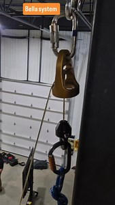 Remote anchor placement is easy with the Bella system. 👌 Less rope drag. 👌Less weight on the pole = safer, faster, higher reach. 👌 Certified anchor that can be rigged from the ground. Work smarter and contact us for more information at info@highnovate.com #fallprotection #ropeaccess #confinedspacerescue #rigging #ropeaccesstraining | Highnovate - rope access innovation