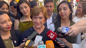17K views · 443 reactions | #calama CANDIDATA PRESIDENCIAL EVELYN MATTHEI LLEGA A CALAMA La candidata de Chile Grande y Unido llegó este jueves a la ciudad de Calama a reunirse con sus adherentes y a mostrar sus propuestas a la ciudadanía. | PITV Calama Noticias | Facebook