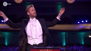 Het dirigeren van filmmuziek in Maestro is inmiddels een traditie geworden. Geniet van de hoogtepunten en een enkel dieptepunt uit vier jaar filmmuziek in Maestro 🎼 | AVROTROS