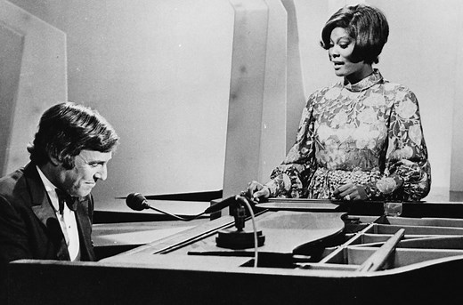 10 Reasons Why Dionne Warwick’s ‘Walk on By’ Is One of the Greatest Songs of All Time