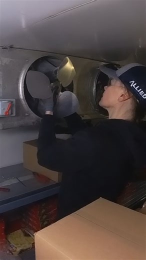 7.3K views · 14 reactions | My favourite part of changing a fan motor is the blade test spin at the end. And being able to leave a -20°C freezer 略略 . . . . . . . . #fanmotor #evaporator #evaporatorfan #hvacr #freezer #walkinfreezer #skilledtrades #skilledtrade #womeninhvac #womeninhvacr #hvac #cooling #fanblade #spin #spinning #frozen #contractorlife | HVACjess | Facebook