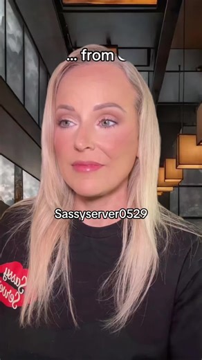 2026/1/8 #tiktok #fyp #pyf #foryou #fypシ When Karen walks in with a menu form another restaurant 😑#fentysuperbrandday #sassyserver #karen #salad #olivegarden #hero #tips