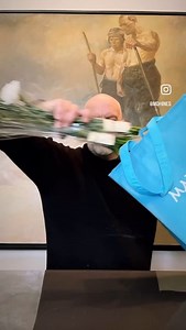 NO VAMPIRES• Ye old garlic trick. Recipe: (this must be done before sundown on October 31 …. or else) 20 heads of garlic 30 stems dianthus Combine Set one in every room Sleep well 🧛‍♂️ #vampire #halloween #garlic #carnations | epoch.floral