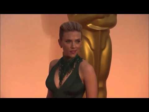 ORIGINAL VIDEO John Travolta Kissing Scarlett Johansson on Red Carpet Oscars 2015