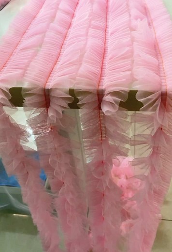 Do you like the pleated sewing technique on the mesh skirt#industrialsewingmachine #yujiansewingmachine #patternsewingmachine #Dress #pleating #pleatedskirt #pleatingsewingmachine #jukisewingmachine #clothingdesign #sewingtiktok #automaticsewingmachine #jukisewingmachine