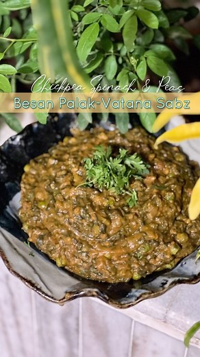 Let’s talk a little bit about besan aka chickpea flour, it’s one of my favorite ingredients to use for a boost of protein. Needless to mention there are many Indian dishes packed with besan - think Bhajjias to chilas. But there’s this variety of Indian sabzi preparations which utilize besan as a core ingredients and this palak-besan sabzi hits home run these days. Ingredients 2 Tomato 2 green Chili 1-2 tsp Sugar 1 Onion 3-4 Garlic Some more chopped chilies 2 tsp Cumin seed 1/4 tsp Hing 1/2 tsp T