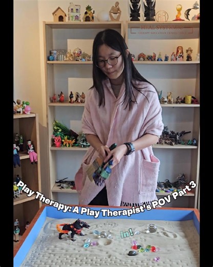 Every play therapy session looks a little different depending on the stories, feelings and connection each child brings in 🎨 In this final part of the mini-series, Ms. Ray shares what actually happens in a play therapy room and how she follows the child’s lead to support them. We hope you gained some new and meaningful knowledge about play therapy and mental health in general through this mini-series! Thank you for tuning in 🤎! #HEAL #Psychology #MentalHealth #MentalHealthAwareness #PlayTherap