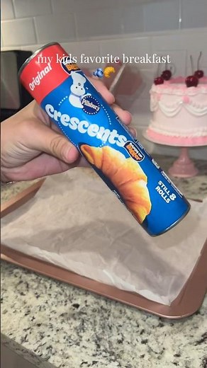 Blueberry cream cheese crescent rolls 🫐🥐💗 #breakfast #recipe #cooking #fyp