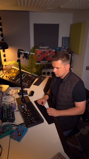 Performing on the @dreadbox.synthesizers Artemis - such an inspiring instrument! 🎛️ I love how wide the sweet spot is on this synth, every knob movement feels musical. 🎼 The built-in effects add so much depth and character, I didn’t need anything external. No processing, no extras - just Artemis on its own. Everything Dreadbox make has that magic touch. 🤩 | Audiotent