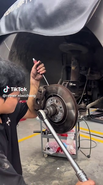 Automobile Mechanics at Work: A Serious Craft