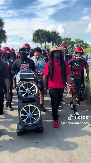 The 2025 YNC national champ AK boyz pulled up to the finals in style #ync