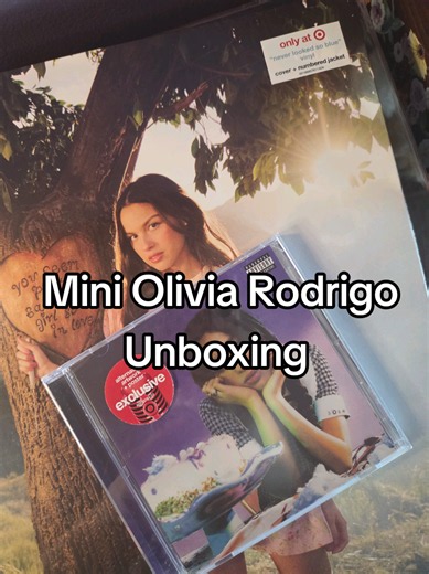Mini @Olivia Rodrigo haul 🩵 @livies hq 🩷 . #vinylcollection #oliviarodrigo #yspsfagsil #vinylrecords #vinylunboxing