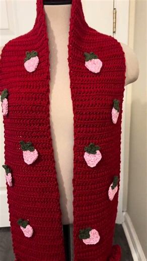 Finishing up this Strawberry ruffled scarf 🍓🍓🍓 #love #crocheting #strawberries