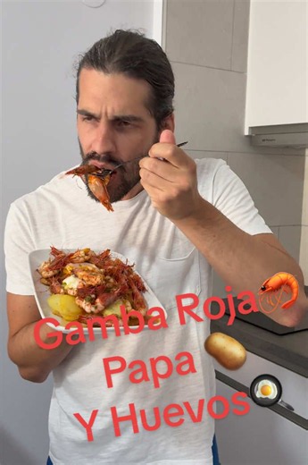 Gamba roja con papa y huevos | receta fácil de mariscos
