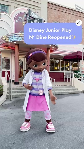 Doc McStuffins Reopening Dance | Disney Junior Play n' Dine