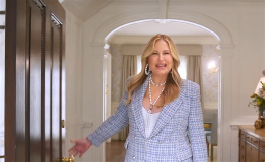The Watcher: Jennifer Coolidge Hosts Open House Tour to Promote New Netflix Drama