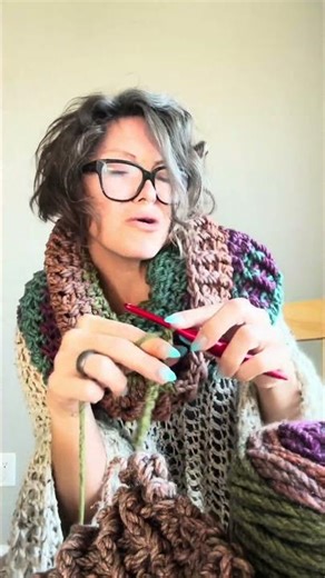 It’s #crochetpattern o’clock, time to focus😝 #crochetlove #yarnlove #crocheting #crochethumor