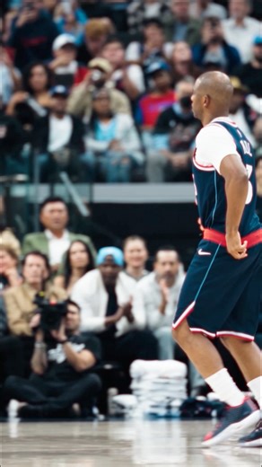 #ClipperNation made sure Chris Paul heard the love when he checked in at Intuit Dome ❤️🏠🔊 | L.A. Clippers