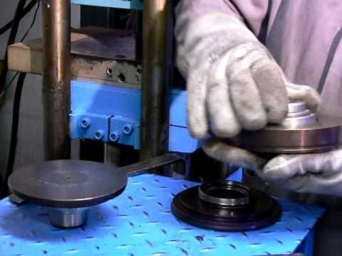 Joint étanchéité - Moulage compression bague à levre.MOV