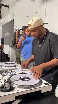 Beat juggling with ‪@PhaseDJ‬? ‪@DJEASE‬ shows us how it's done. 🙌 #shorts