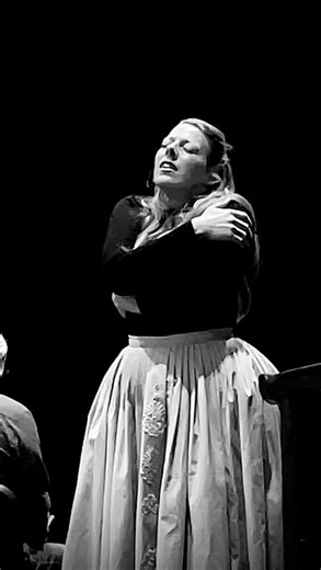 BREE NICHOLS | Soprano | Opera Singer on Instagram: "👑 TAMERLÁN má premiéru 31. ledna v @opera_djkt! Strhující inscenace @rocc.operadirector nás vtáhne do labyrintu dvora smrtícího vládce, kde se touha, moc a pýcha stávají vězením samy o sobě. Hudba Josefa Myslivečka, kdysi v Miláně známého jako „Il divino Boemo“, zazní na plzeňském jevišti vůbec poprvé. Vstupenky v prodeji od 12. ledna. Tamerlano: Vojtěch Pelka @vojtech.pelka Asteria: Eva Benett / Pavla Radostová @paja.radostova Bajazette: Jos