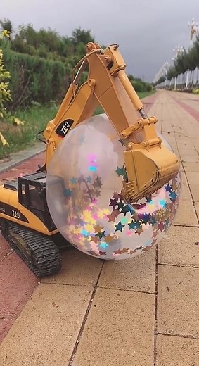 Children's favorite toy excavator, testing the strength#toys #children #boys