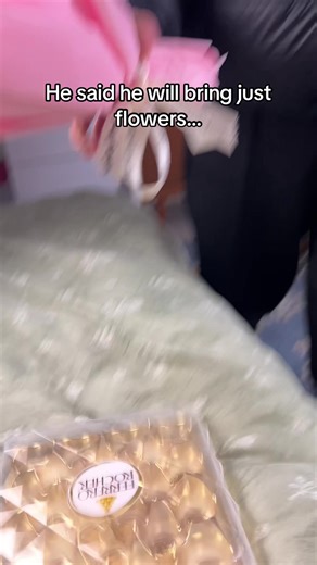 He got me a teddy bear with bouquet of flowers 🧸🥺 #teddybear #plushies #valentinesday #flowers #valentinesdaygift