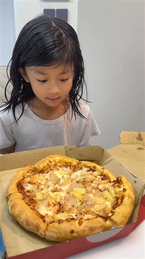 5.99Domino’s Pizza‼️pizza控们等什么 谁还不知道自取pizza 优惠才5.99 不是那种小小的，是regular而且口味很多 我们一家都是pizza控，这波优惠买了几次了 自取选择好时间，直接到门店取餐！很方便 附近打工人/学生党们也不要错过 别等了，今天就去下单吧 | Domino's Pizza Singapore | Facebook