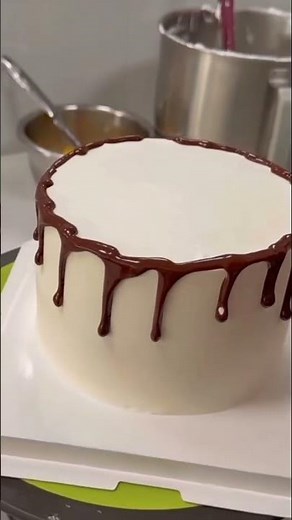 "Drip Cake Mastery: Easy Tutorial 🎂"#DripCake #CakeDecorating #Baking #Foodie #SweetTreats