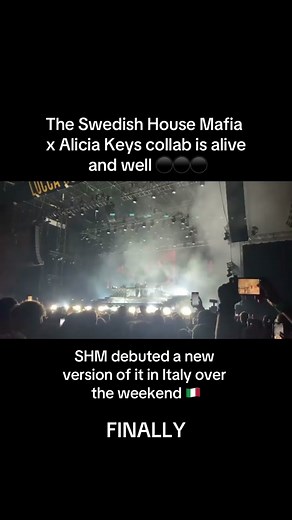 @Swedish House Mafia x @Alicia Keys - Finally is so back (🎥: axing29/YouTube) #dj #edm #festival #housemusic