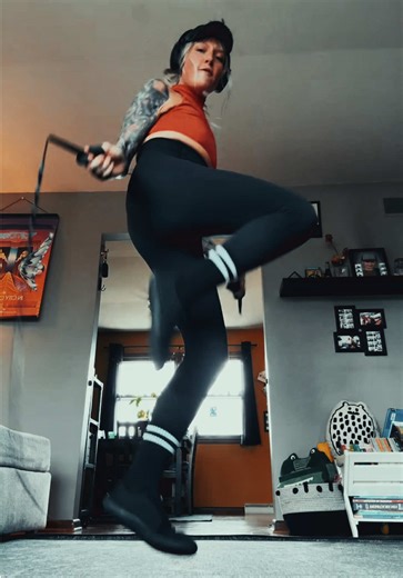 DIP IT 🖤 POP IT 🙌🏼 TWERK IT 💃🏼STOP IT 🛑 #jumprope #beyonce #throwbacksongs #cardioworkout #fitnesschallenge