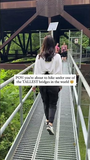 😱 Would you walk under this bridge? 📍In Fayetteville, West Virginia, you’ll find America’s newest