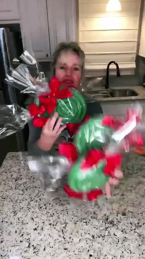 Pool Noodle Disc Candies for Christmas Decor | DIY Crafts