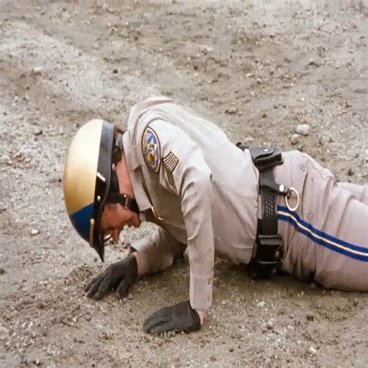 CHiPs Season 4 Episode 19 – Vigilante #P22 | Com