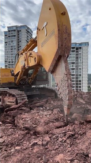 Hook up a large area of ​​shale.#excavator #excavation #rockboom #SDLG950