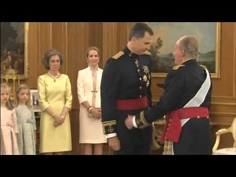 Spain's new king Felipe VI receives the royal sash