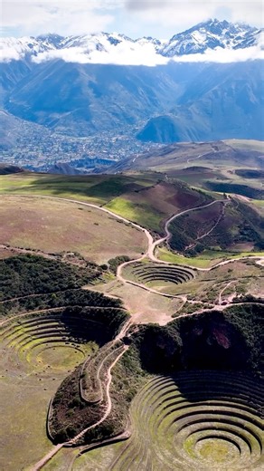 Moray in the Sacred Valley, Peru. It is widely believed that the Moray ruins were used as an experimental farm by the Incas over 500 years ago 🗿🏞️🇵🇪 . . . . . #peru#perú#moray#morayfield#sacredvalley#cuscocuzco#cuscoperu#cuscoperú#sacredvalleyperu#inca#maras#visitperu#exploreperu#southamerica#dronephotography#travel#worldwalkerz | World Walkerz