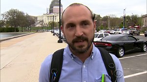 Gyrocopter flouts no-fly zone, lands on Capitol lawn