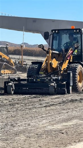 Five things you can do with the the Power Box Rake. ⬇️ 1️⃣ Land finishing 2️⃣ Clearing debris 3️⃣ Grading 4️⃣ Levelling 5️⃣ Pulverizing soil for seed beds Share this with anyone you know who needs this attachment. | Caterpillar Demonstration and Learning Centers