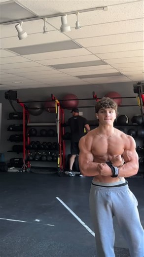 Alex Aaron | Elite Fitness Coach on Instagram: "Someone feed this kid 😭 #natural #gym #physique #reel #prep #transformation #19 #fyp #bodybuilding #explorepage✨"