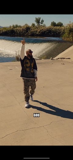 Can we get 500 unashamed Christians to type “Waymaker” 🙌 Link to full song in the comments ⬇️ | Tyson James