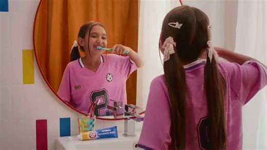 Arm & Hammer Laundry Deep Clean Detergent TV Spot, 'Whole Darn Arm'