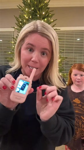 Turn curiosity into connection! Introducing Digitalk — the walkie talkie reimagined. Kids can chat, share, and explore together — no Wi-Fi, no phones, no screentime. Just pure imagination and adventure, anywhere they go. 🌎✨ 👉 The perfect gift for curious minds — only from MiniLabbies. | MiniLabbies