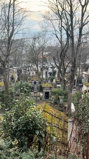 Explore the Serenity of Père Lachaise Cemetery