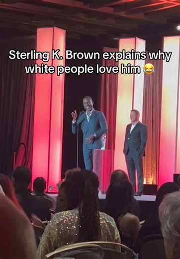 “Your boy crosses over” 🤣 Sterling K. Brown during his Critics Choice Celebration of Black Cinema speech 🖤🙌🏾